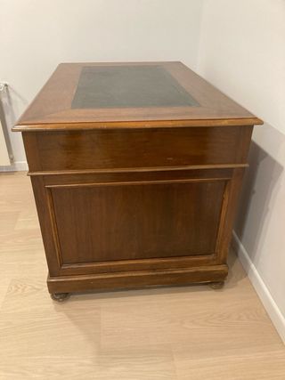 Mesa escritorio madera y cuero restaurada