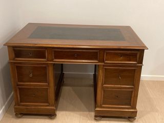 Mesa escritorio madera y cuero restaurada