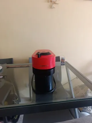 Cafetera Negra y Roja