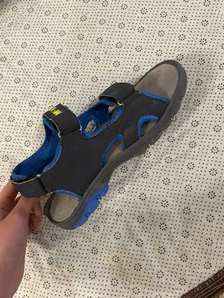 Sandalias niño negras y azules
