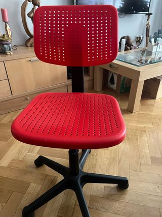 Silla de estudio juvenil con ruedas roja