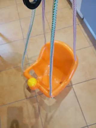 Columpio naranja para bebé