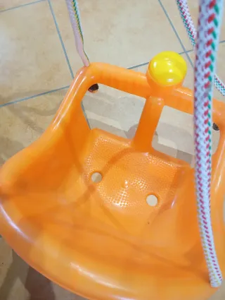 Columpio naranja para bebé