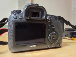 Canon EOS 6D + 2 baterías + objetivo 50mm regalo