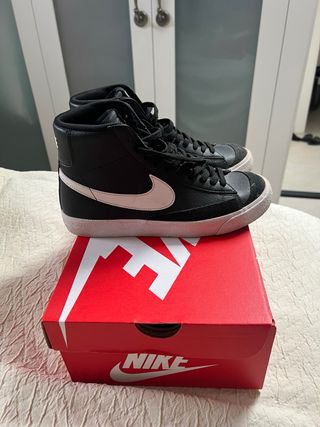Nike Blazer Mid negras