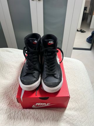 Nike Blazer Mid negras