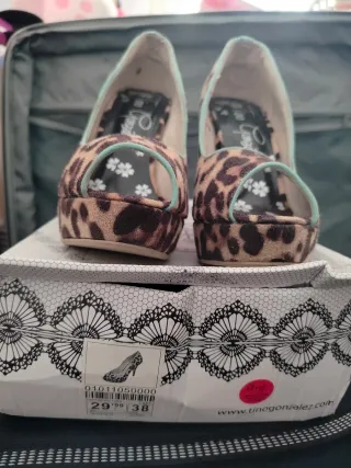 Zapatos de tacón con estampado de leopardo