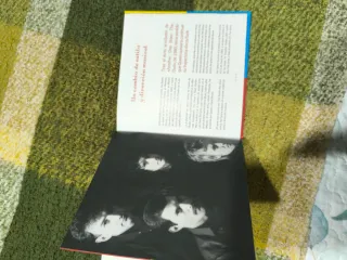 CD Libro Queen Hot Space