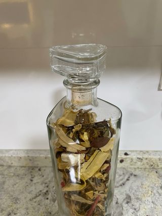 Botella decorativa con contenido