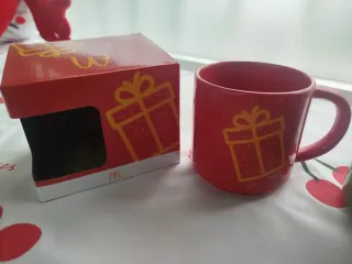 2 Tazas McDonald's Navidad (2025) Verde y Roja