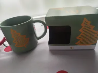 2 Tazas McDonald's Navidad (2025) Verde y Roja