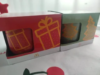 2 Tazas McDonald's Navidad (2025) Verde y Roja