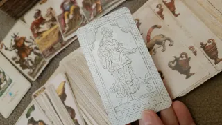 Tarot Minchiate y Caja Regalo