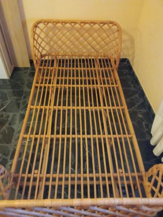 Cama de mimbre individual, 90x190cm.
