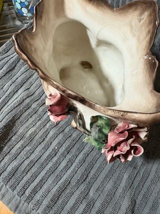 Centro de mesa Capodimonte con delicadas flores