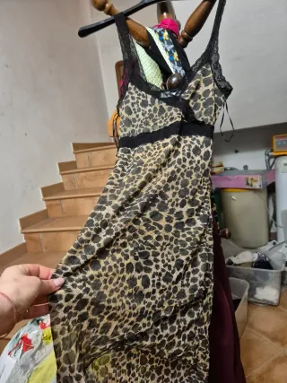 Abito fantasia leopardata con pizzo