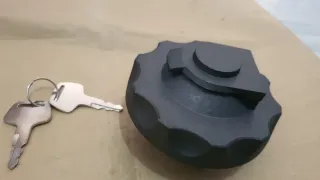 Tapa depósito Hyundai R110/R140/R1