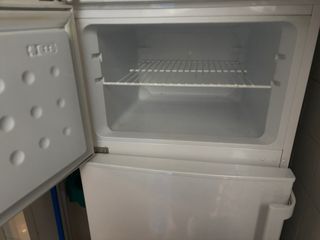 Nevera y congelador blanco