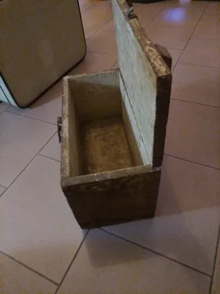 Vecchia cassetta in legno