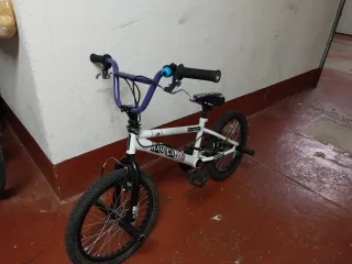 Bicicleta BMX Radical 18 Freestyle. Con estribos.