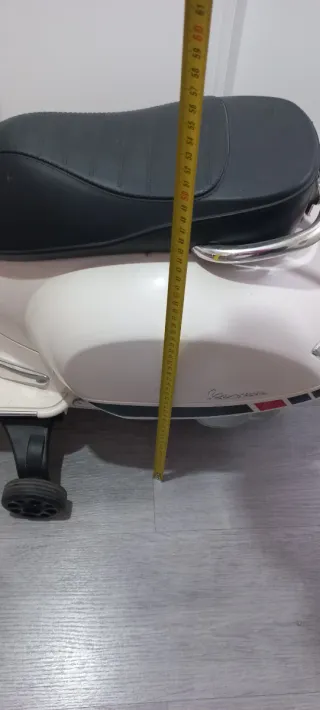 Vespa eléctrica 12V para niños