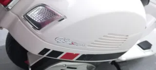 Vespa eléctrica 12V para niños