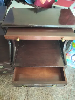 Mesitas de noche antiguas de madera