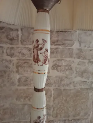 Lampada da terra beige e marrone