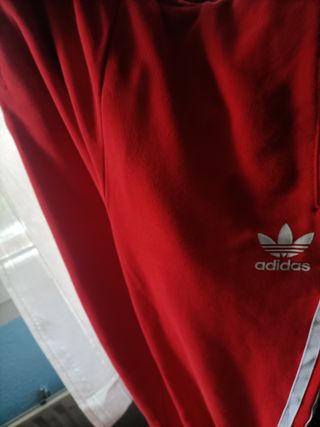 Pantalón corto Adidas rojo