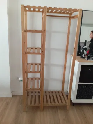 Armario de bambú y madera