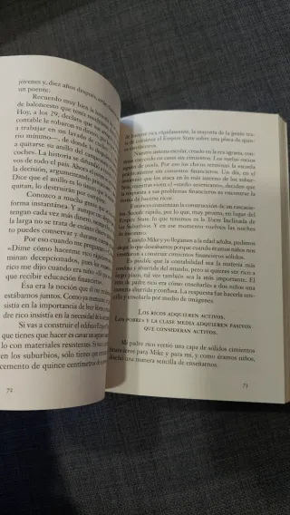 Padre Rico, padre Pobre: Qué les enseñan los ri...