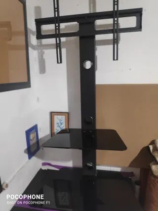 Soporte TV con estantes negro