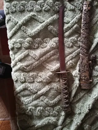 Katana decorativa con funda
