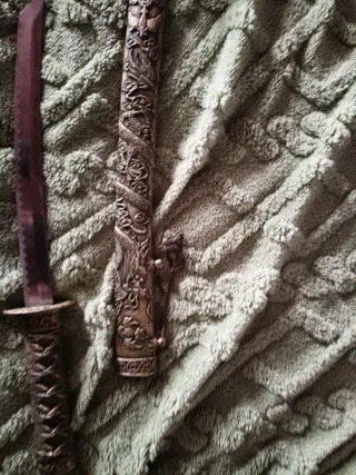 Katana decorativa con funda