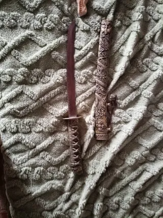 Katana decorativa con funda