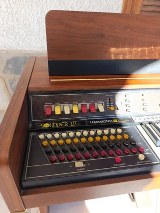 Piano Electrónico Hammond Organ Modelo Sounder III