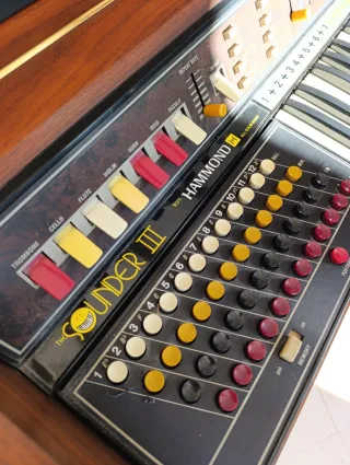 Piano Electrónico Hammond Organ Modelo Sounder III