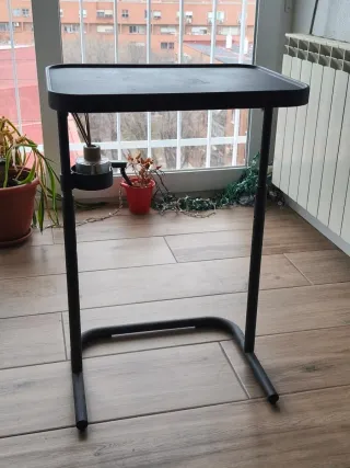 Mesa auxiliar ordenador negra
