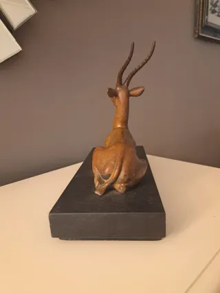 Gacela o Antilope "Art Decó" calamina, base mármol