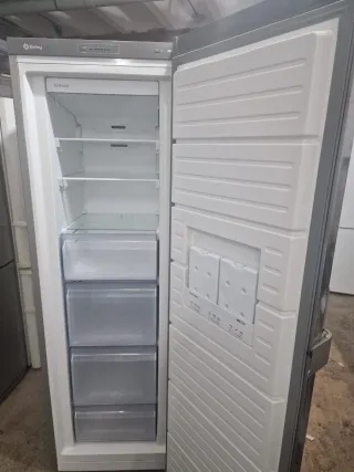 Congelador Vertical Balay 1.85m