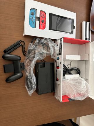 Nintendo Switch Azul/Rojo con caja