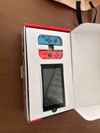 Nintendo Switch Azul/Rojo con caja