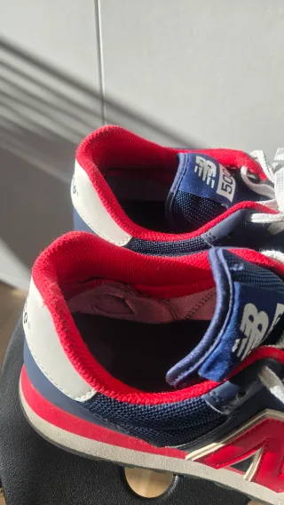 Sapatilhas New Balance Azuis e Vermelhas