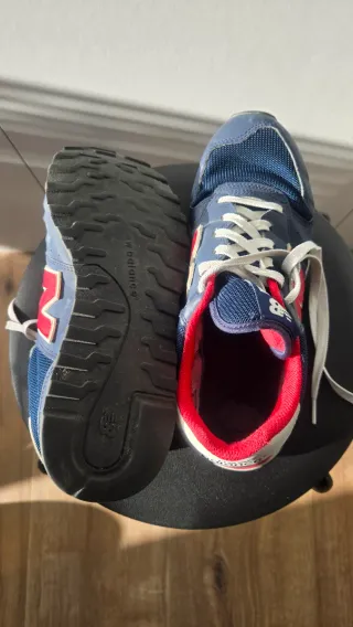 Sapatilhas New Balance Azuis e Vermelhas