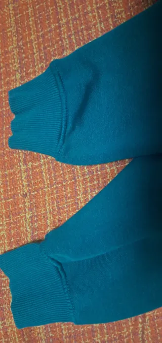 Sudadera navideña Demonio Tazmania talla 7-8 años.