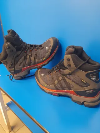 Botas GORETEX ADIDAS TERREX Talla 44,5