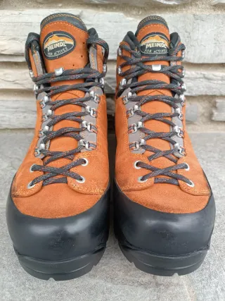 Scarponi Meindl come nuovi