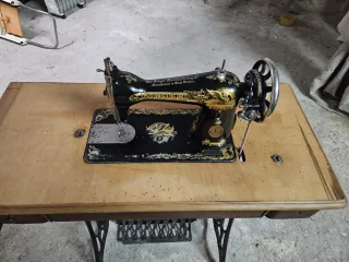 Máquina de coser Singer antigua