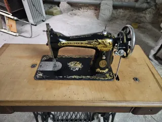 Máquina de coser Singer antigua