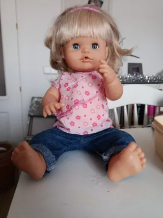 Muñeca Nenuco rubia ojos azules